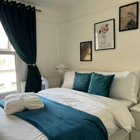 Appartamento Luxury 1Bed Holiday Flat-10 Minutes From London Bridge & 3Mins Walk To Lewisham Dlr Esterno foto