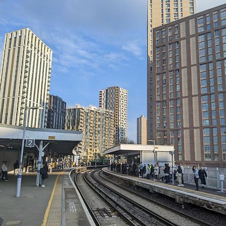 Appartamento Luxury 1Bed Holiday Flat-10 Minutes From London Bridge & 3Mins Walk To Lewisham Dlr Esterno foto