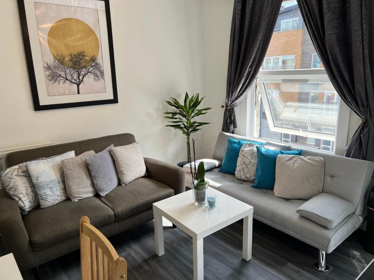 Appartamento Luxury 1Bed Holiday Flat-10 Minutes From London Bridge & 3Mins Walk To Lewisham Dlr Esterno foto
